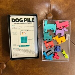 Dog Pile Pup-Packing Puzzle 3D 2013 by Gamewright